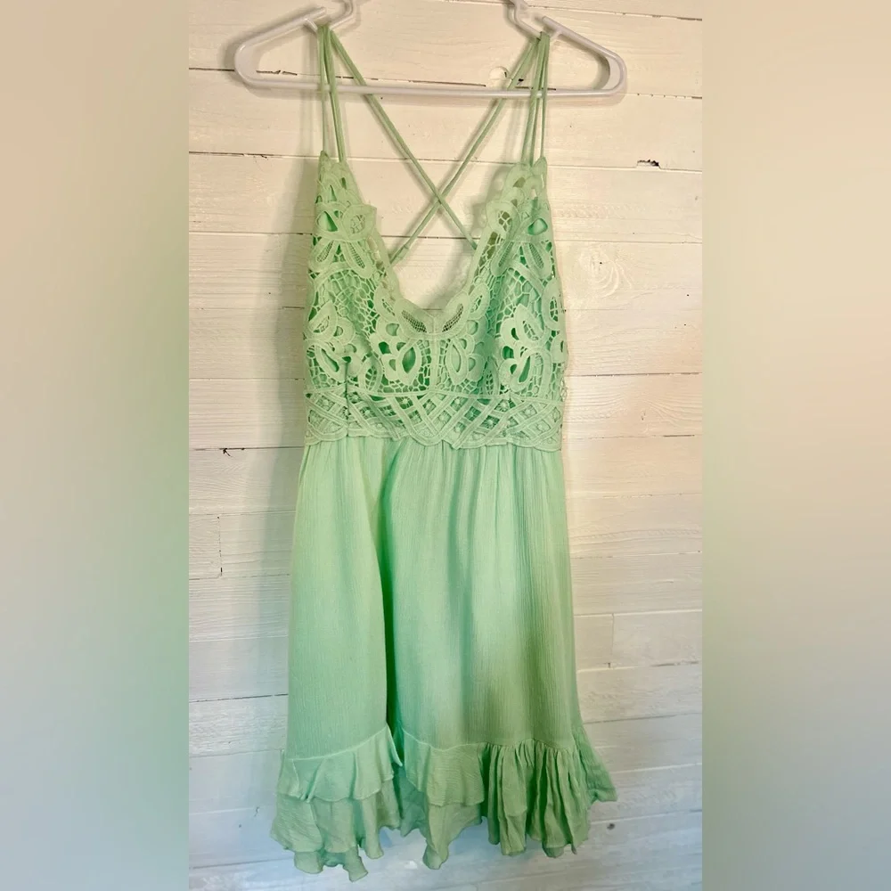 NWOT Chelsea & Violet light green mini dress, women’s size medium. - Picture 2 of 6